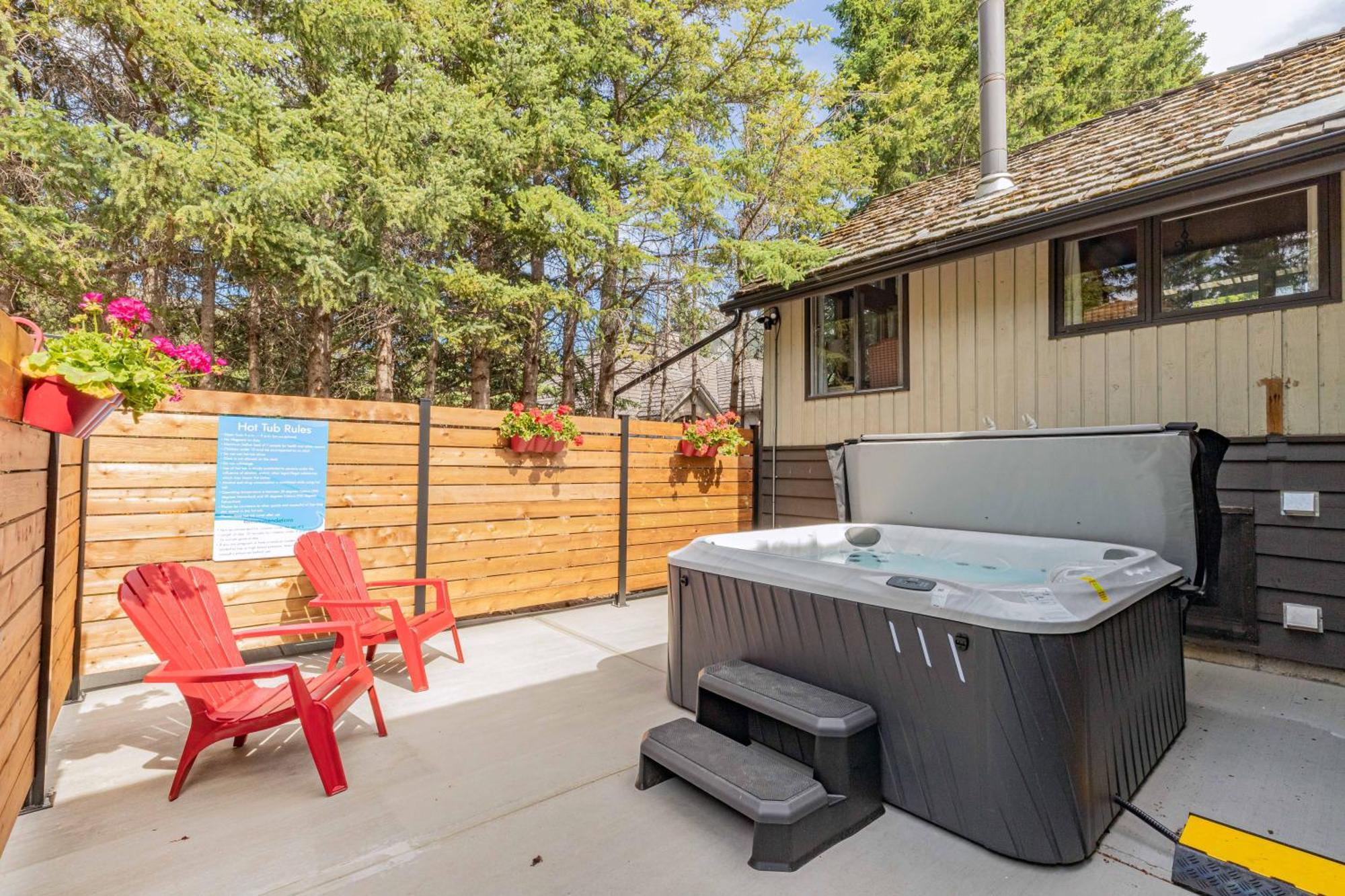 Elkhorn Lodge Vacation Rentals Банф Экстерьер фото