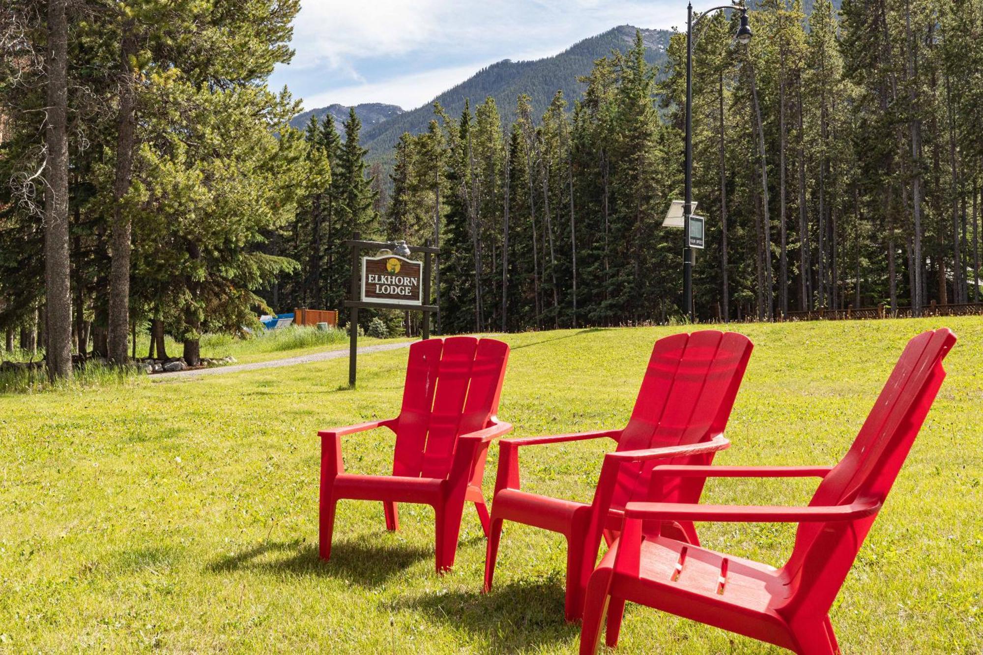 Elkhorn Lodge Vacation Rentals Банф Экстерьер фото