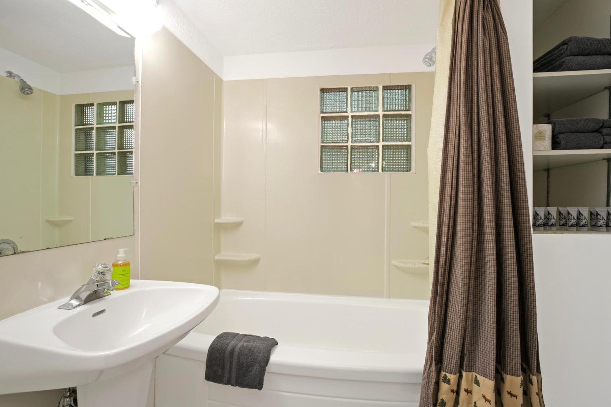 Elkhorn Lodge Vacation Rentals Банф Экстерьер фото
