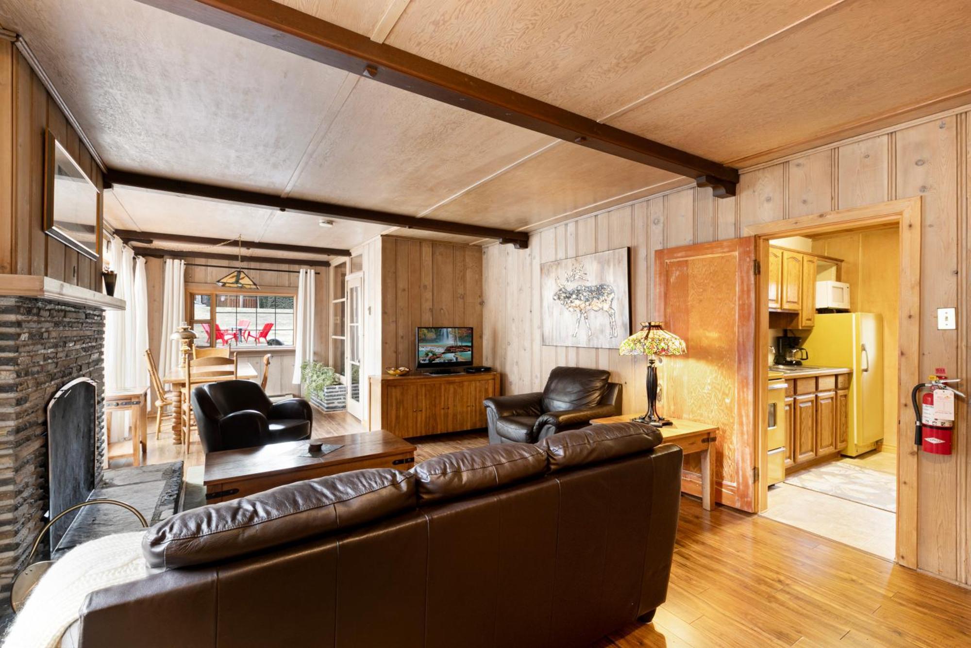 Elkhorn Lodge Vacation Rentals Банф Экстерьер фото